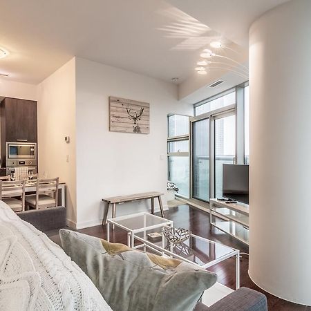 Aoc Suites - Two Bedroom Condo - City/Cn Tower View トロント エクステリア 写真