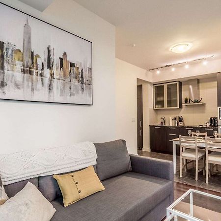 Aoc Suites - Two Bedroom Condo - City/Cn Tower View トロント エクステリア 写真