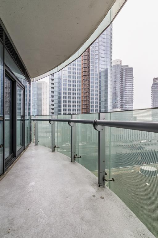 Aoc Suites - Two Bedroom Condo - City/Cn Tower View トロント エクステリア 写真