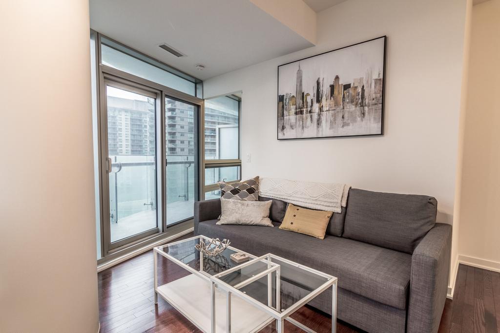 Aoc Suites - Two Bedroom Condo - City/Cn Tower View トロント エクステリア 写真