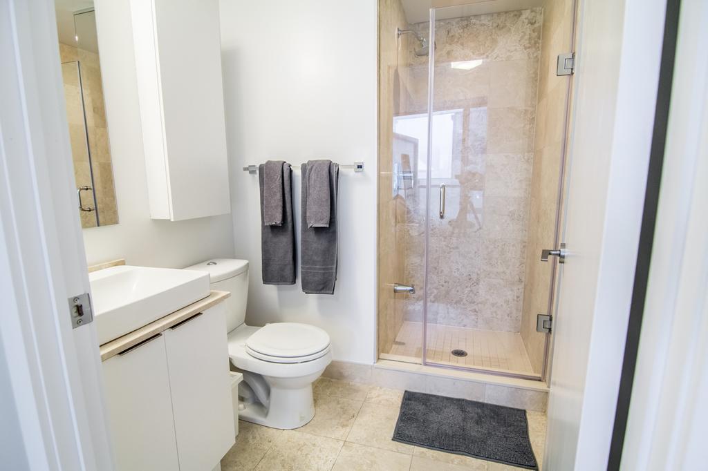 Aoc Suites - Two Bedroom Condo - City/Cn Tower View トロント エクステリア 写真