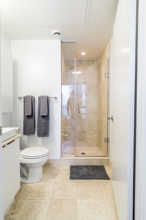 Aoc Suites - Two Bedroom Condo - City/Cn Tower View トロント エクステリア 写真