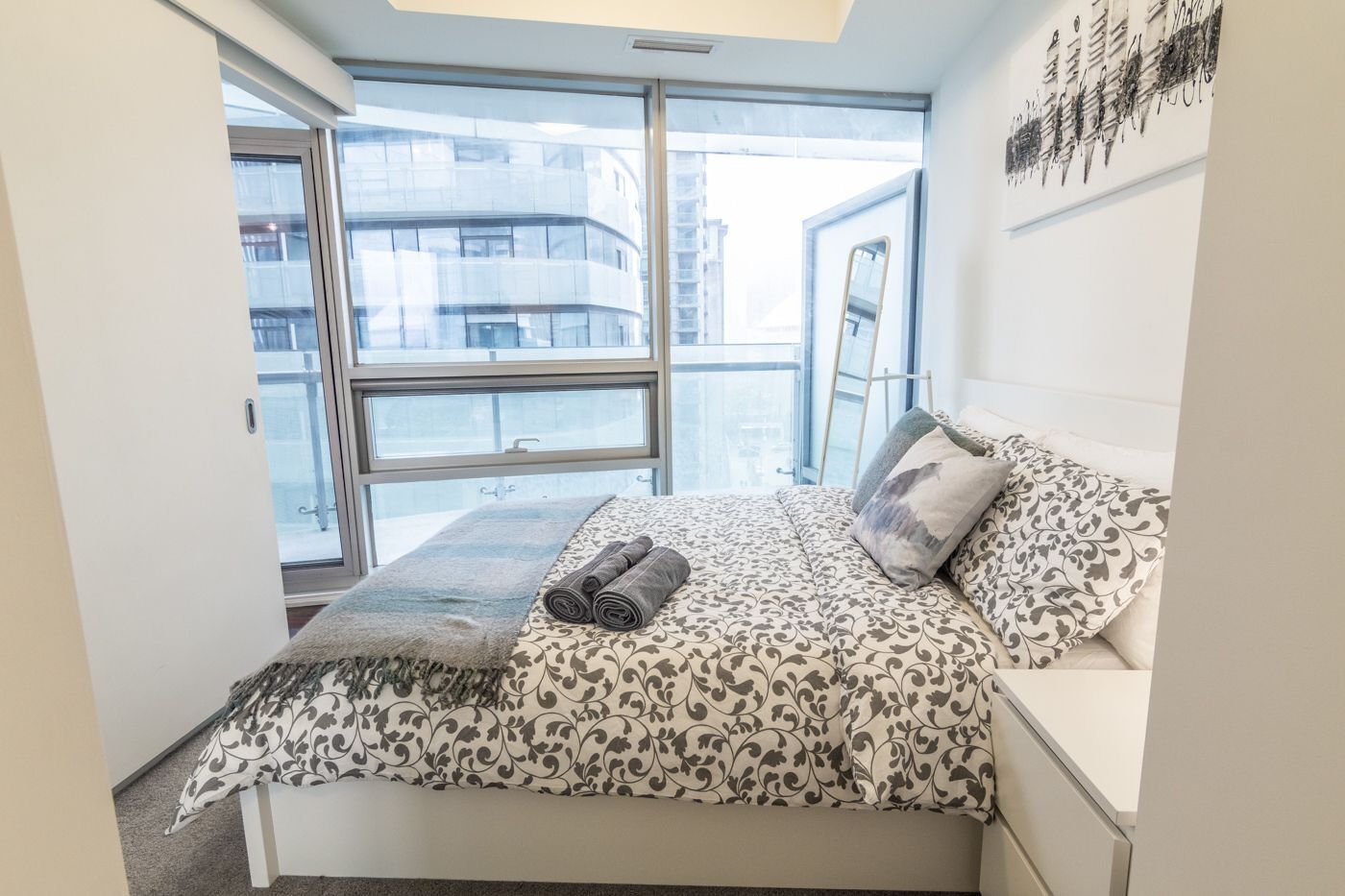Aoc Suites - Two Bedroom Condo - City/Cn Tower View トロント エクステリア 写真