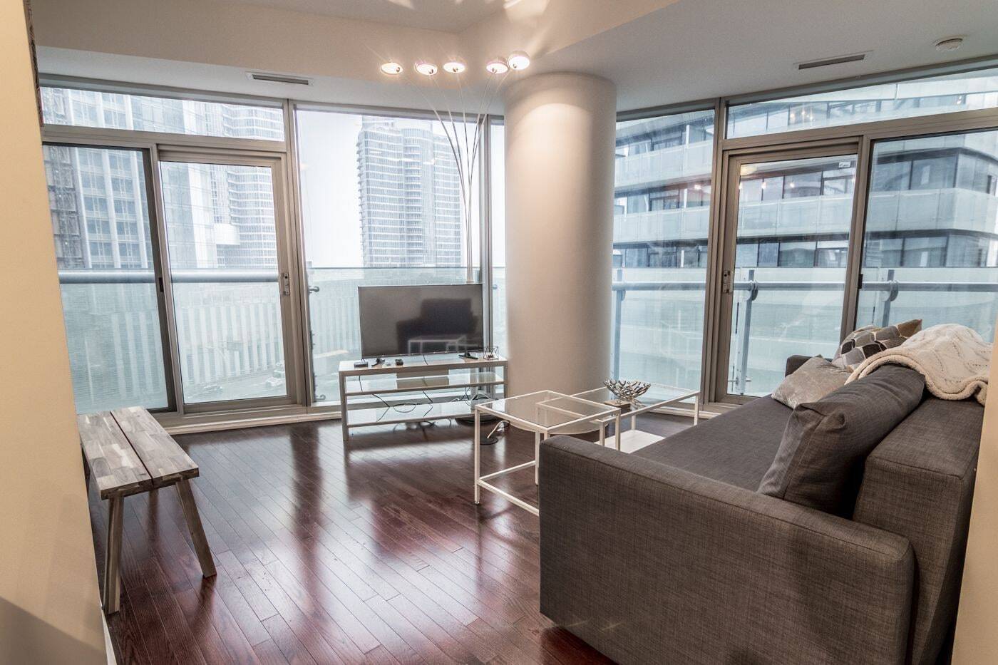 Aoc Suites - Two Bedroom Condo - City/Cn Tower View トロント エクステリア 写真